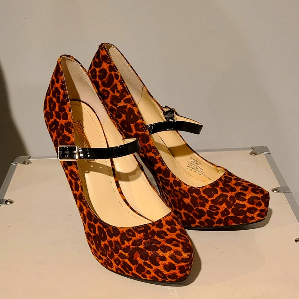 NWOT BCBGeneration Animal Print Heels